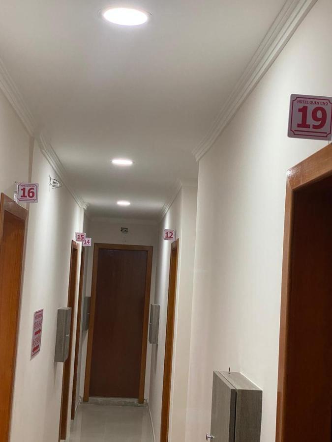 Hotel Quintino - Metro Se -Localizado No Coracao De Sao Paulo Proximo Ao Bras E 25 De Marco Com Estacionamento No Local Gratis Buitenkant foto A typical corridor in a residence hall