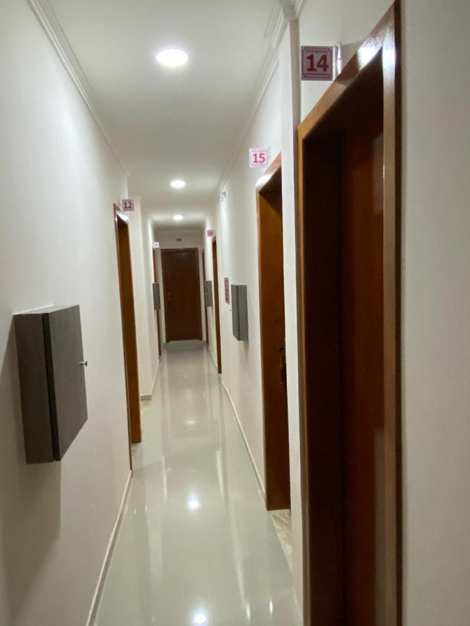 Hotel Quintino - Metro Se -Localizado No Coracao De Sao Paulo Proximo Ao Bras E 25 De Marco Com Estacionamento No Local Gratis Buitenkant foto A corridor in the hostel