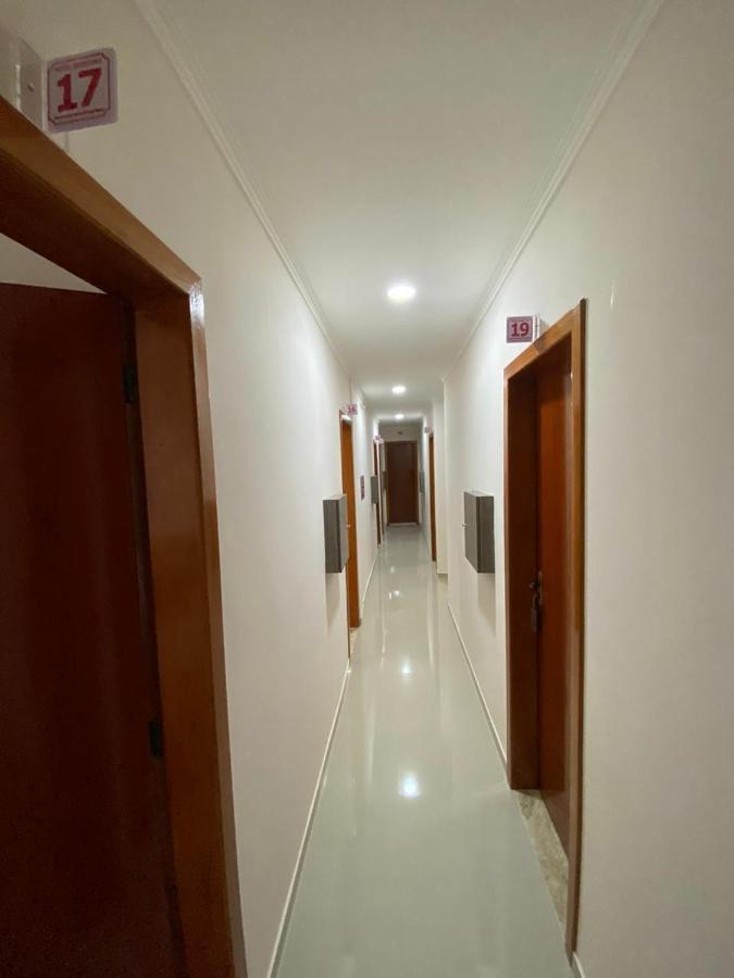 Hotel Quintino - Metro Se -Localizado No Coracao De Sao Paulo Proximo Ao Bras E 25 De Marco Com Estacionamento No Local Gratis Buitenkant foto A corridor in a hotel